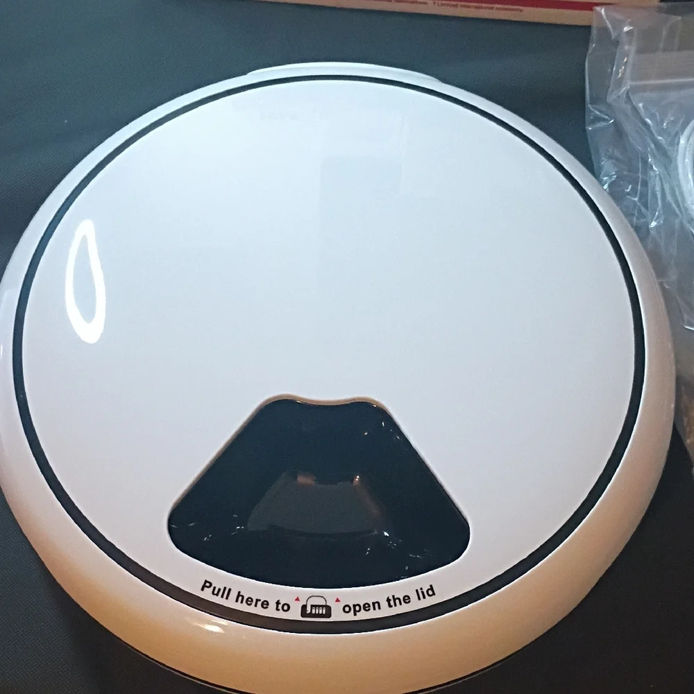 C200 Pet Feeder - Sleek White Design